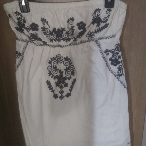 Shoulder strapped top. - Picture 3 of 6